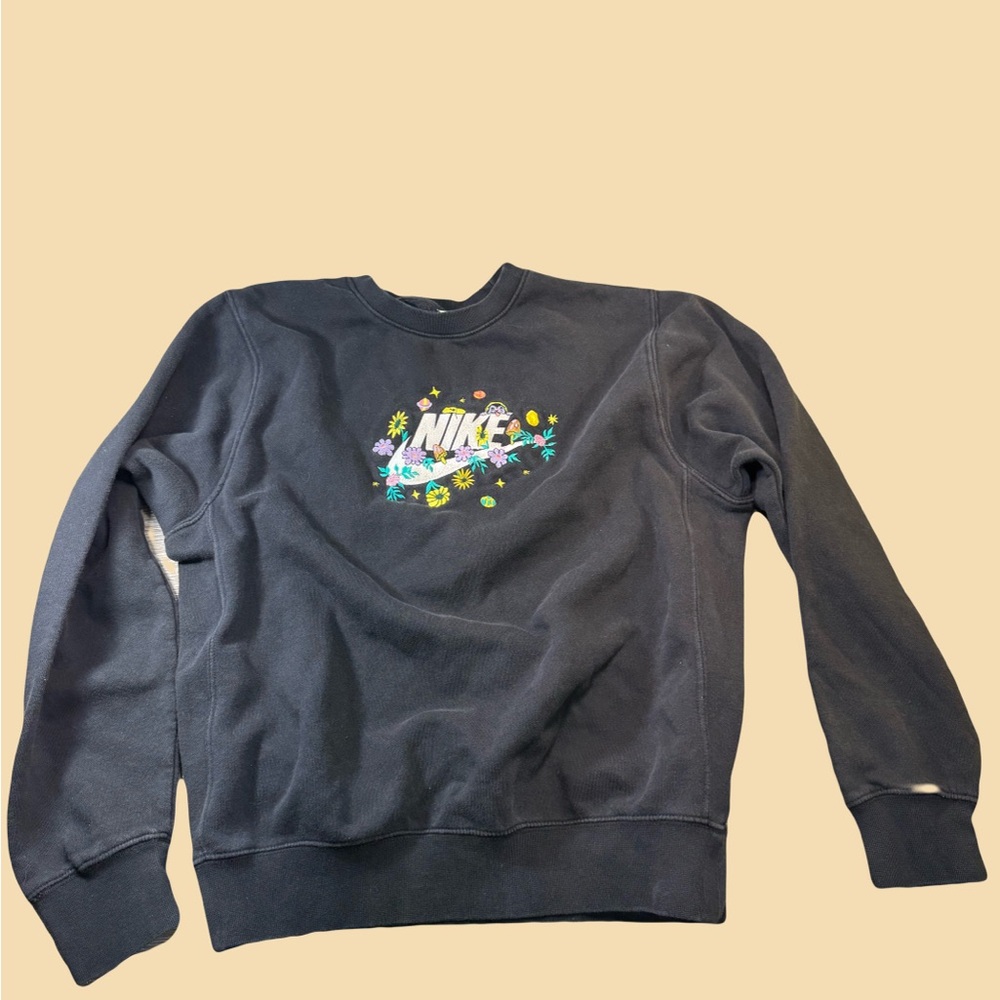 Vintage Nike Black Crewneck Sweater with Graphic Design